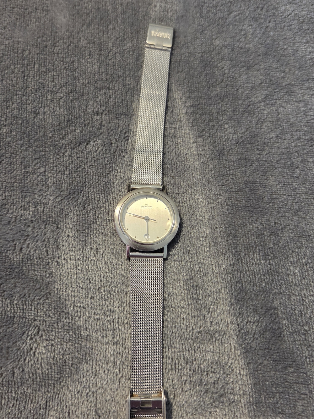VTG Skagen Silver Mesh Bracelet Watch - Minimalist Dial